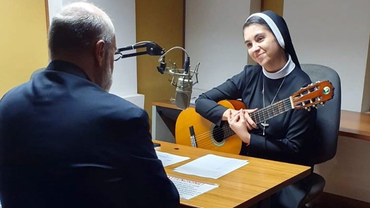 Irmã Grazielle Rigotti quando colaborou com a redação brasileira da Rádio Vaticano