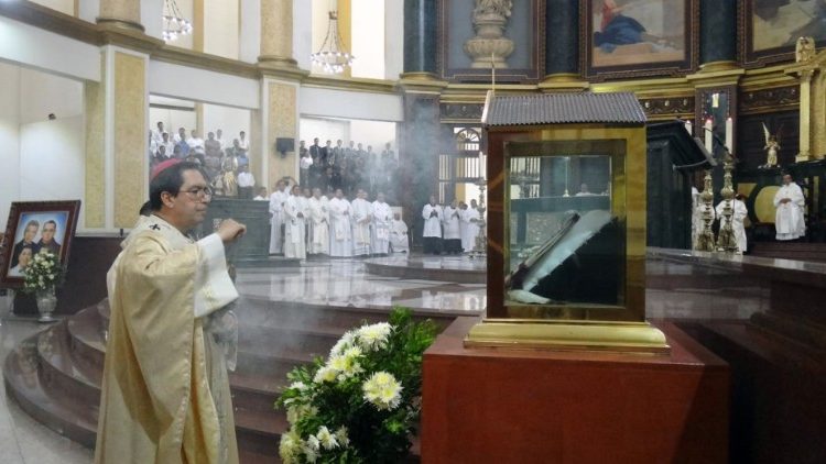 Monseñor José Luis Escobar durante la Santa Misa