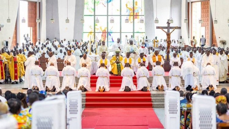 Ordinations dans la cathédrale Saint-Paul d'Abidjan.