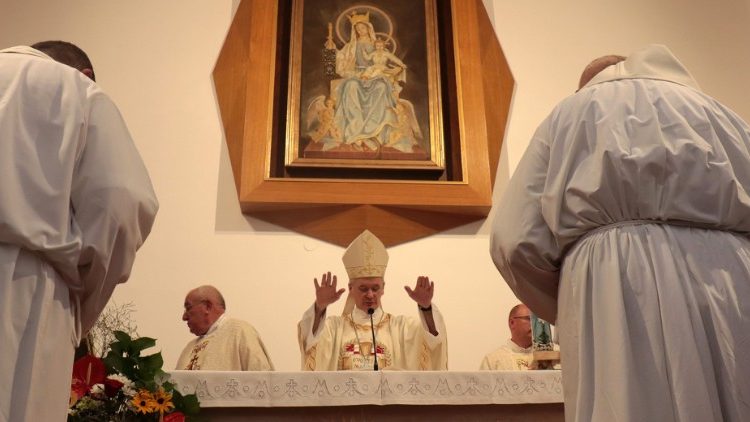 Nadbiskup Dražen Kutleša na svetkovinu Gospe Karmelske u Brezovici  (Foto: Ante Novak/IKA)