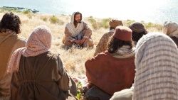 Apostoli so se zbrali pri Jezusu in mu poročali o vsem, kar so storili in kar so učili. In  rekel je: »Pojdite sami zase v samoten kraj in se malo odpočijte!«