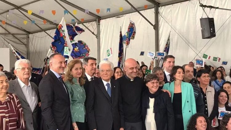 Encontro de Sergio Mattarella com jovens que participam do Genfest foi no Arsenal da Esperança em São Paulo.