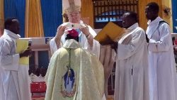 Imposition du pallium à Mgr  Prosper Kontiébo, archevêque de  Ouagadougou au Burkina Faso