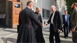 2024.07.19 Kardinali Parolin akiwa amefika Uaskofuni huko  Lviv (Leopoli).