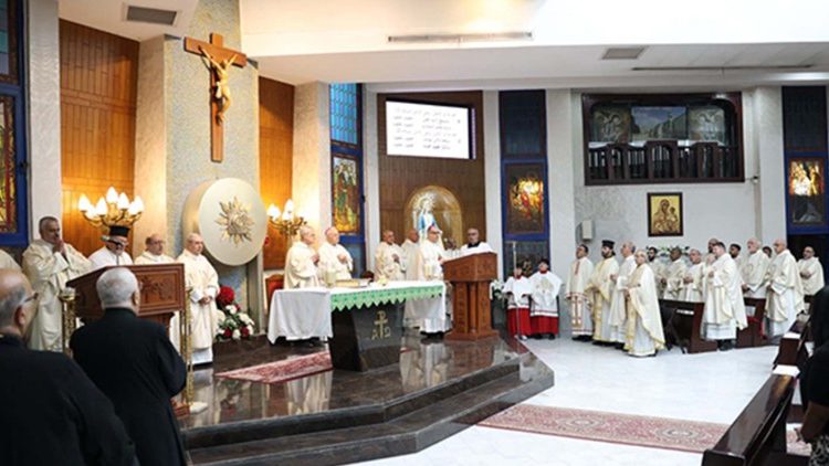 Assembleia durante a celebração eucarística 