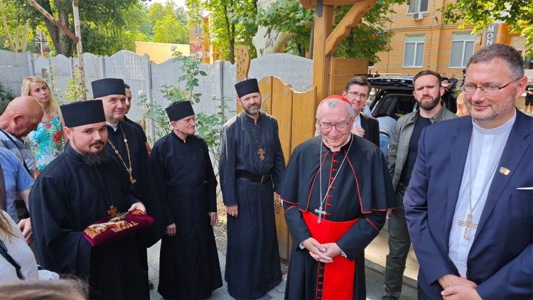 O cardeal Parolin visita a paróquia greco-católica de São Miguel em Odessa