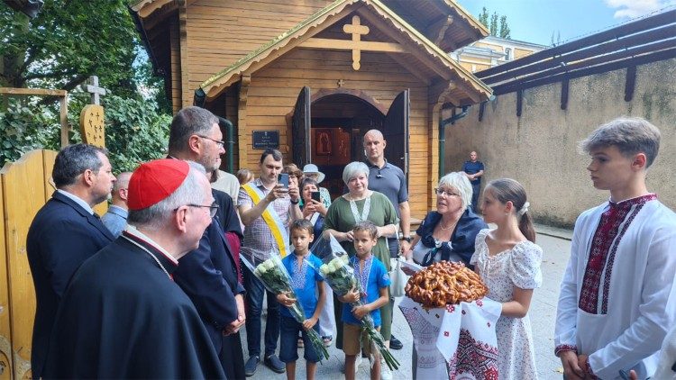 Kard. Parolin në Odessa. Vizitë në famullinë greko-katolike të Shën Mihillit