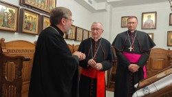 El cardenal Parolin con Su Beatitud Sviatoslav Shevchuk en la sede del arzobispo mayor de la Iglesia greco-católica ucraniana