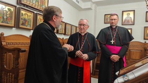 Il cardinale Parolin con Sua Beatitudine Sviatoslav Shevchuk nella sede dell'Arcivescovo Maggiore della Chiesa greco-cattolica ucraina