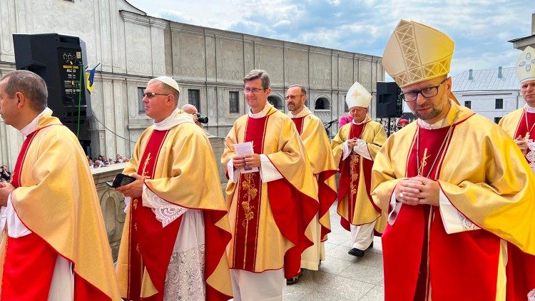 Uwepo wa Kardinali Parolin katika maadhimisho haya ni kielelezo cha ukaribu wa Baba Mtakatifu Francisko kwa watu wa Mungu nchini Ukraine. 