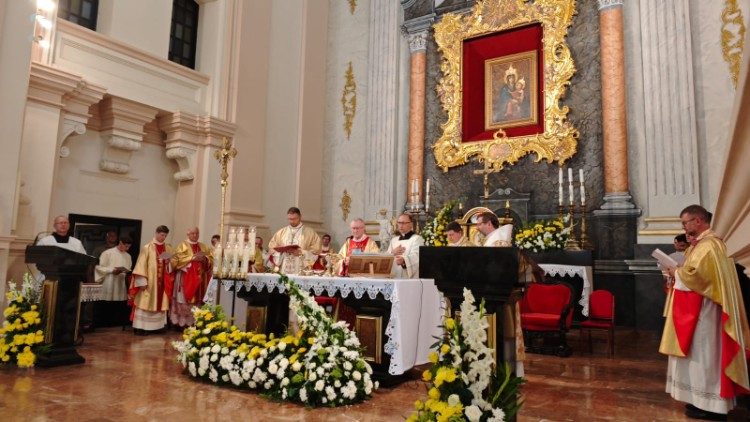 Kardinal Parolin predvodi euharistijsko slavlje u marijanskom svetištu Berdychivu u Ukrajini 