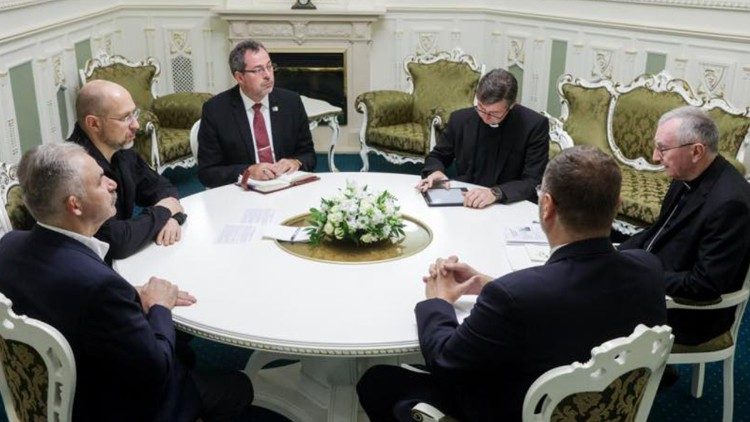 L'incontro del cardinale Parolin con il premier ucraino Shmyhal