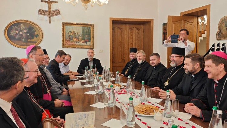 Rencontre entre le cardinal Parolin et les représentants religieux ukrainiens. 