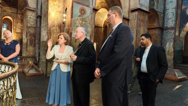 Cardinal Parolin visit St. Sophia Cathedral in Kyiv