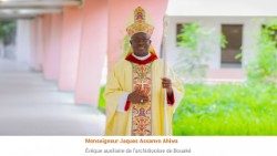  Mgr Jacques Assanvo Ahiwa, nouvel archevêque métropolitain de Bouaké, en Côte d'Ivoire.