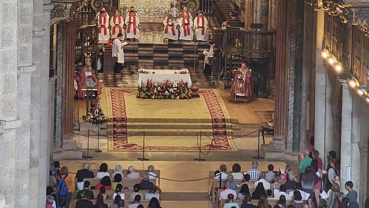 Solemnes vísperas en preparación a la fiesta del apóstol Santiago. (@Archidiócesis de Santiago de Compostela)