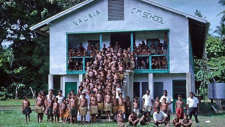 Estudiantes de la escuela en Inauia