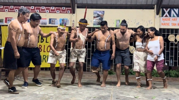 Un momento de la I Asamblea de Pueblo Originarios en Perú