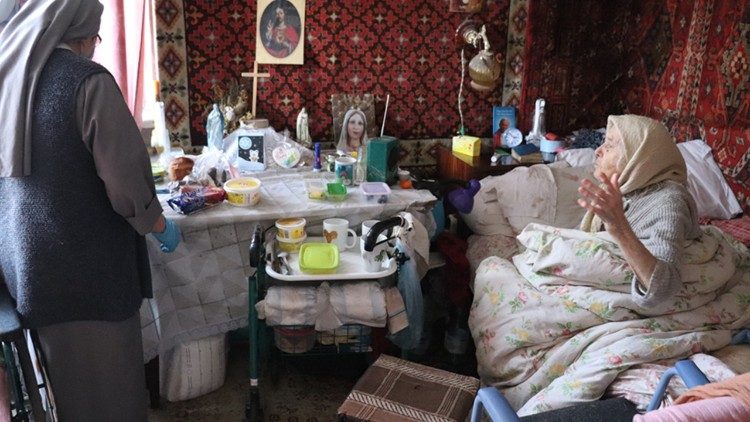 Las Hermanas Albertinas en casa de una anciana pobre de Leópolis