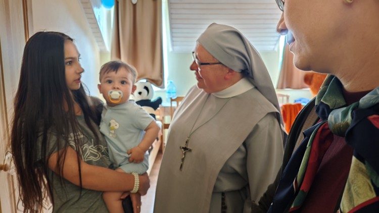 Siostry Albertynki niosą pomoc m.in. mamom z dziećmi