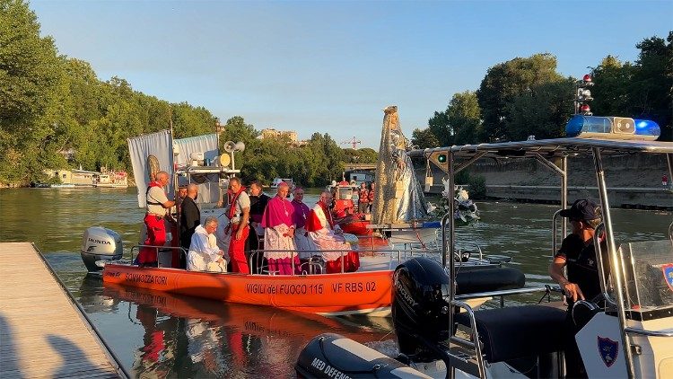 Processione pluvial com imagem de Nossa Senhora do Carmo "fiumarola"