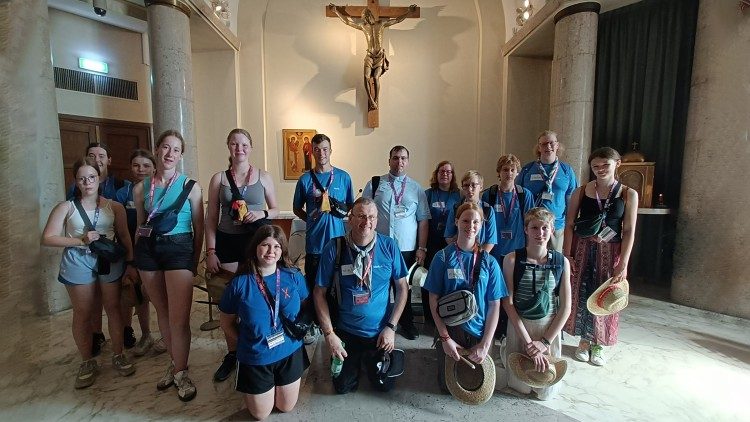 2024.07.30 Ministranti in visita alla Radio Vaticana.