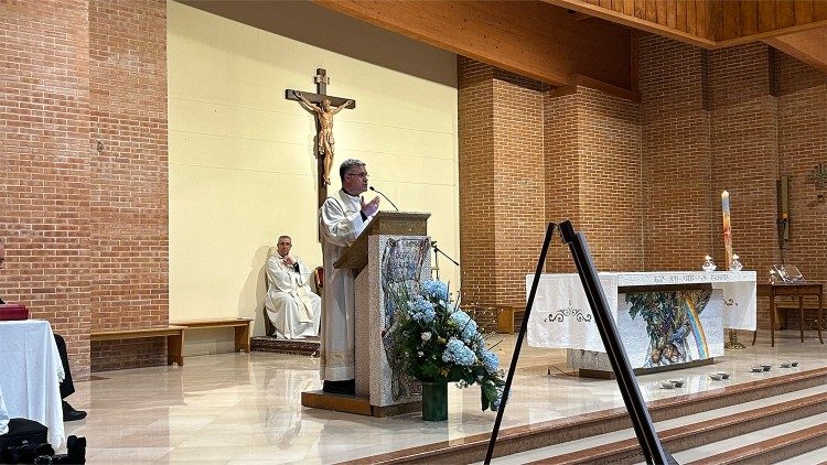 Monsignor Corrado Lorefice durante la Celebrazione eucaristica a Mola di Bari