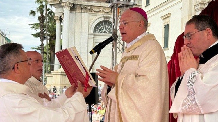 La Supplica alla Madonna di Pompei con monsignor Favale, vescovo di Conversano-Monopoli