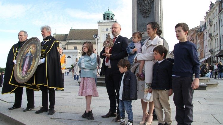 2024.05.12 Peregrinazione delle reliquie della famiglia Ulma a Varsavia, foto Irena Świerdzewska