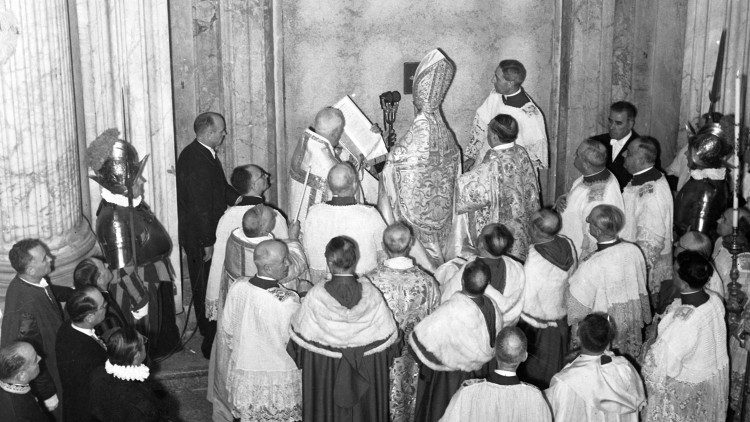 Eröffnung der Heiligen Pforte im Petersdom, historisches Bild