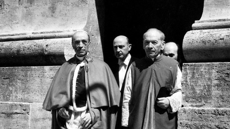 Pio XII con monsignor Ludovic Kaas