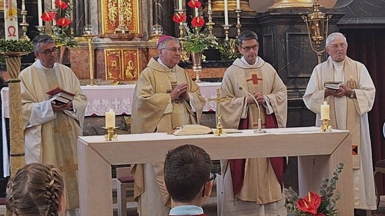 2024.05.27 On the feast of the Holy Trinity, Bishop Stojanov served in Eiterfeld/Germany