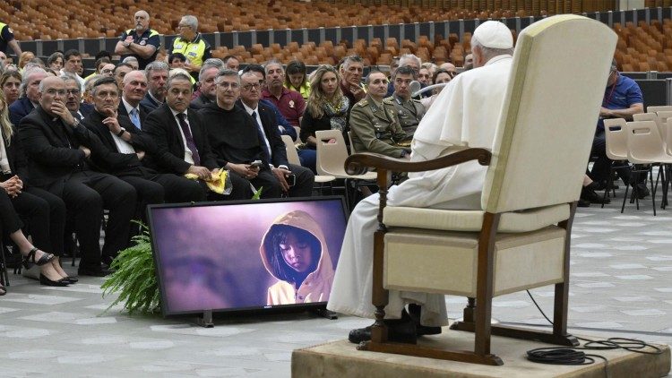 El Papa saluda a los organizadores de la JMN