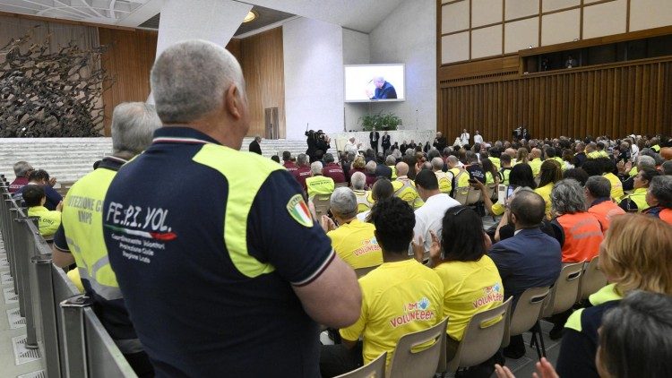 El Papa saluda a los roganizadores de la Jornada Mundial de los Niños 