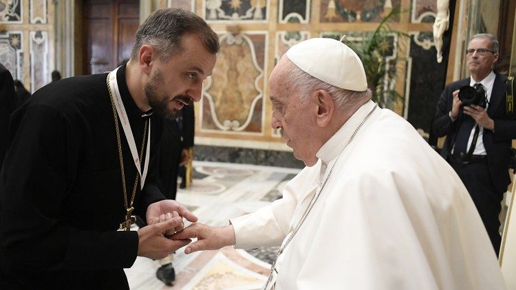 Отець Роман Демуш під час зустрічі з Папою Франциском