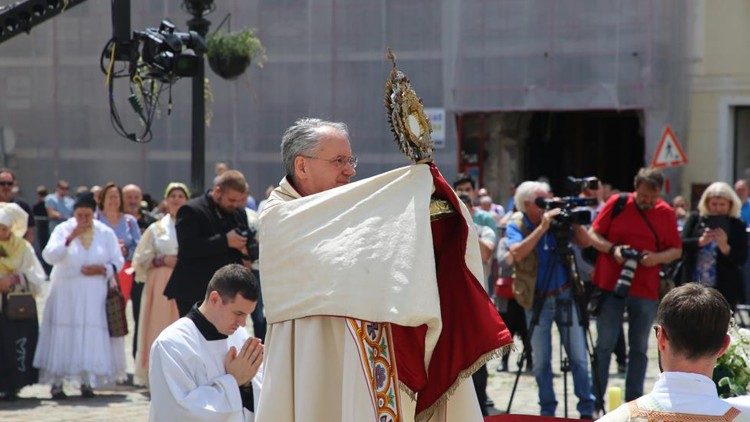 Završna molitva i blagoslov s Presvetim na trgu pred crkvom sv. Marka  (Foto: TU ZGN)