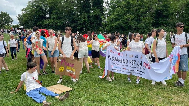 I giovani giunti a Rondine con la Marcia per la Pace