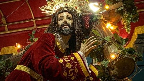 Papa a Sonsonate, em El Salvador: contemplar Jesus Nazareno que caminha ao nosso lado