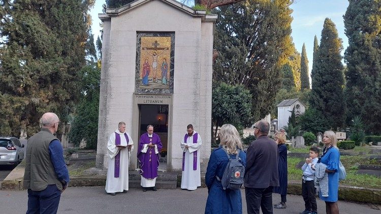 Mišios už mirusius lietuvius Romoje Verano kapinėse 2024 m. lapkričio 2 d. 