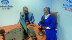 Irmã Mambu Teresa Mwanza, Faculdade de Teologia da Universidade Católica de Angola, nos Estúdios da Rádio Ecclesia