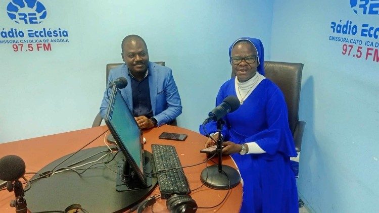 Irmã Mambu Teresa Mwanza, Faculdade de Teologia da Universidade Católica de Angola, nos Estúdios da Rádio Ecclesia