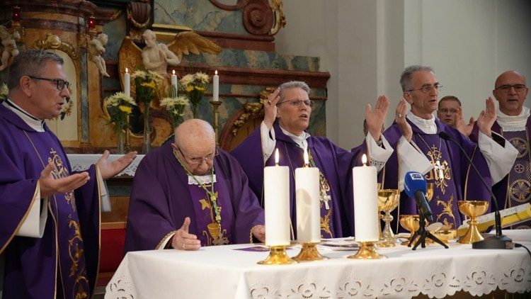 Misa zadušnica u Vinkovcima za preminulog mons. Tadiju Pranjića  (Foto: TUĐOSN)