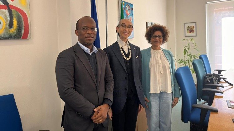 Padre José Eduardo Furtado Afonso, Diretora do Departamento de FORLILPSI Vanna Boffo e Professora Clara Maria Silva 