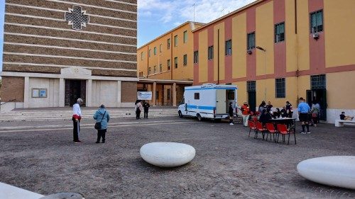 Ambulatório da Misericórdia do Vaticano: consultas gratuitas aos pobres do litoral de Roma