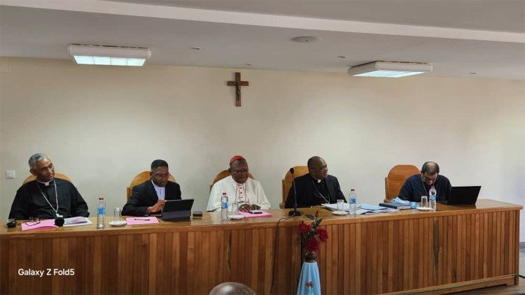 Le Cardinal Fridolin Ambongo, président du Symposium des Conférences Episcopales d’Afrique et Madagascar (SCEAM), au cours d’une rencontre avec la Conférence épiscopale de Madagascar (CEM), samedi 9 novembre.