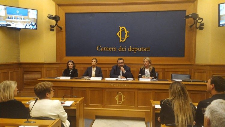 La presentazione della campagna alla Camera