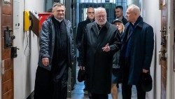 El Obispo Gallagher visita el Centro de Estudios del KUL en el Centro de Detención de Lublin (Tomasz Koryszko/KUL)