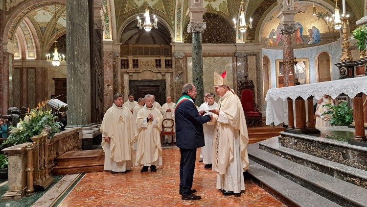 L'arcivescovo Caputo e il sindaco di Pompei Carmine Lo Sapio