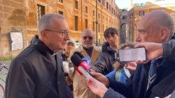 Cardinal Parolin speaking to press outside Rome's Pontifical Gregorian University