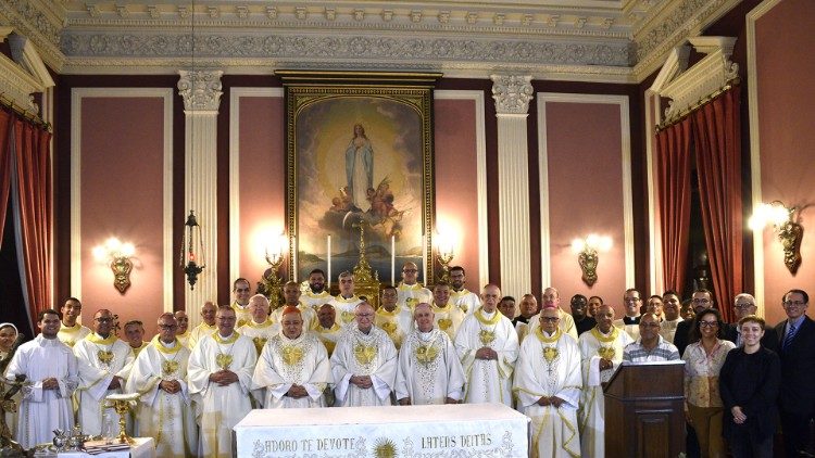 Cardeal Parolin celebra a Santa Missa no Palácio Episcopal São Joaquim